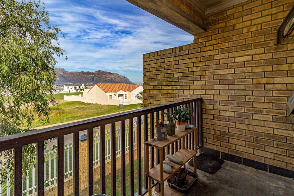 Apartment sold in Gordons Bay - SW1701768