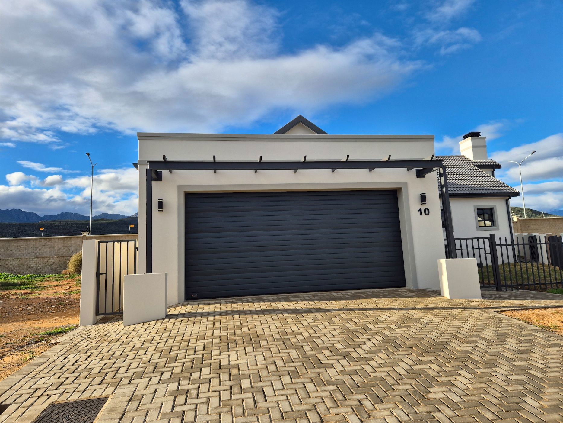 Security estate home to rent in Altona Village - TKL1701780