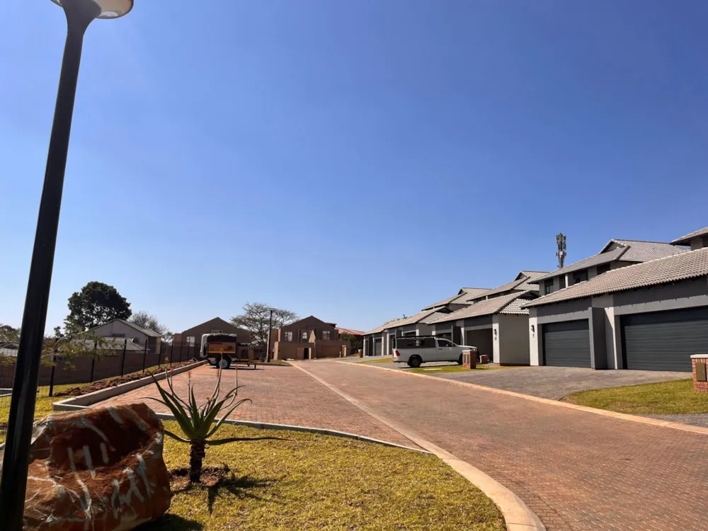 Double-storey house for sale in Stonehenge - 1NS1701824 Double-storey house for sale in Stonehenge - 1NS1701824