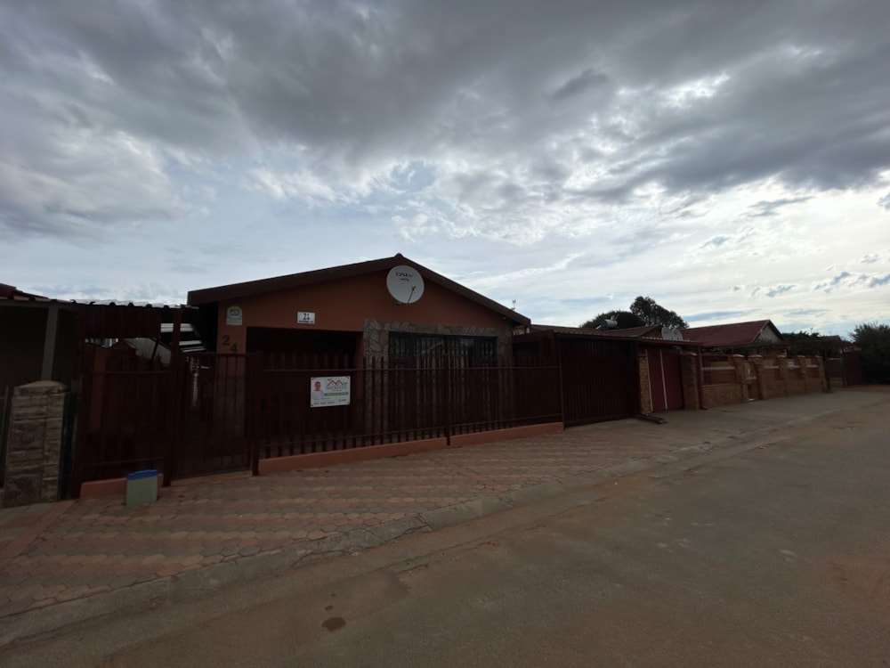 House for sale in Roodepan - 1KJ1701885 House for sale in Roodepan - 1KJ1701885