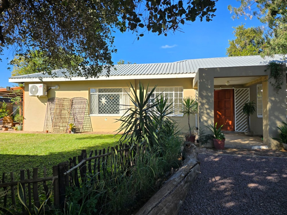 House let in Extension 9, Botswana - 3BO1702020 House let in Extension 9, Botswana - 3BO1702020