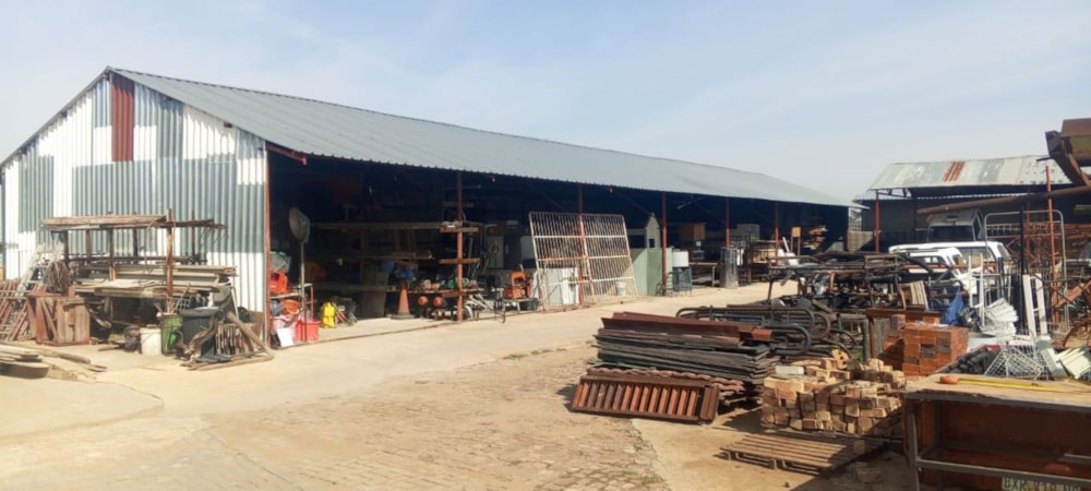 Commercial industrial property for sale in Vryburg - 1RN1701985