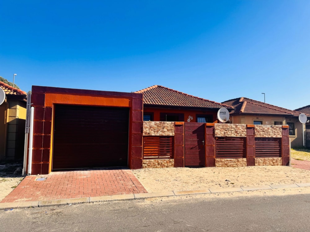 House for sale in Montclair, Cape Town - 1MN1702537