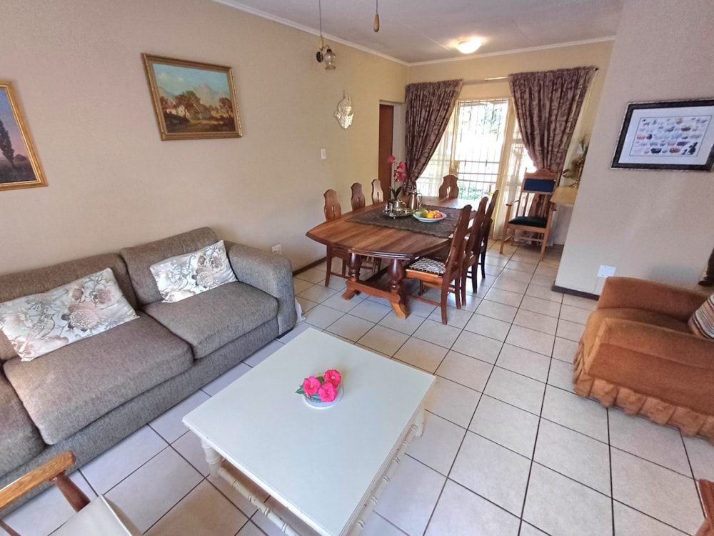 Townhouse sold in Die Hoewes - CN1702131 Townhouse sold in Die Hoewes - CN1702131