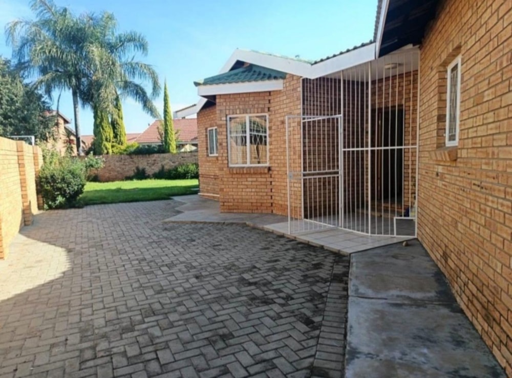 House sold in Hillcrest, Kimberley - 1KJ1702147 House sold in Hillcrest, Kimberley - 1KJ1702147