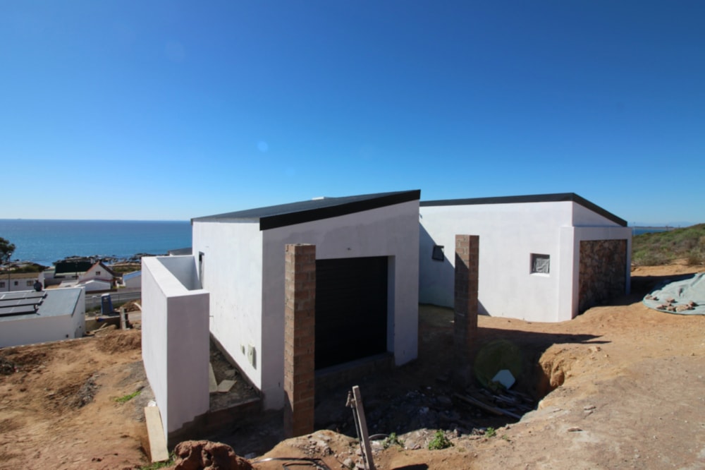 Single-storey house for sale in St Helena Views - LA1702217