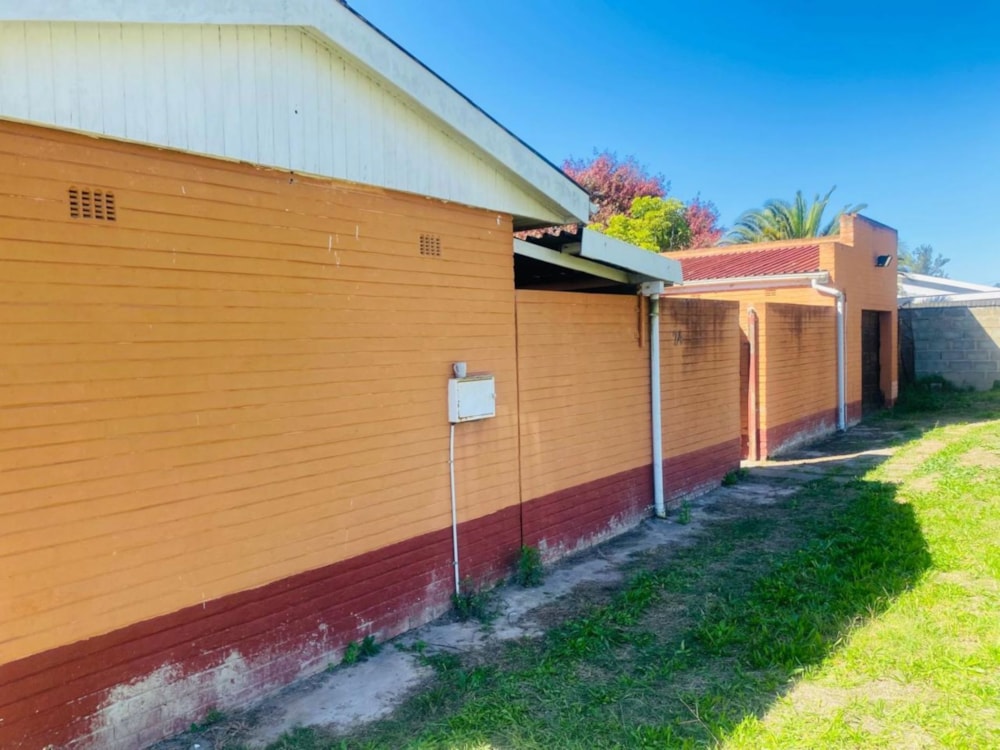 Commercial Building let in Mthatha Central - 1MH1702293 Commercial Building let in Mthatha Central - 1MH1702293