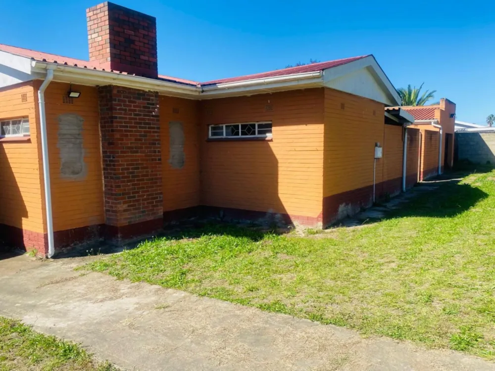 Commercial Building let in Mthatha Central - 1MH1702293 Commercial Building let in Mthatha Central - 1MH1702293