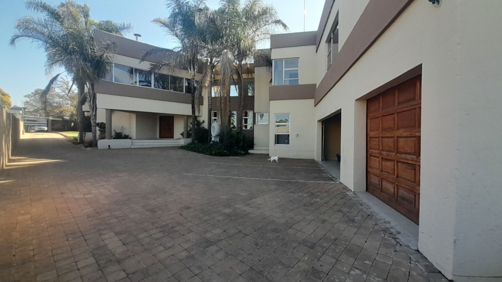 Double-storey house for sale in  Vanderbijlpark SW 5 - 1VT1702748