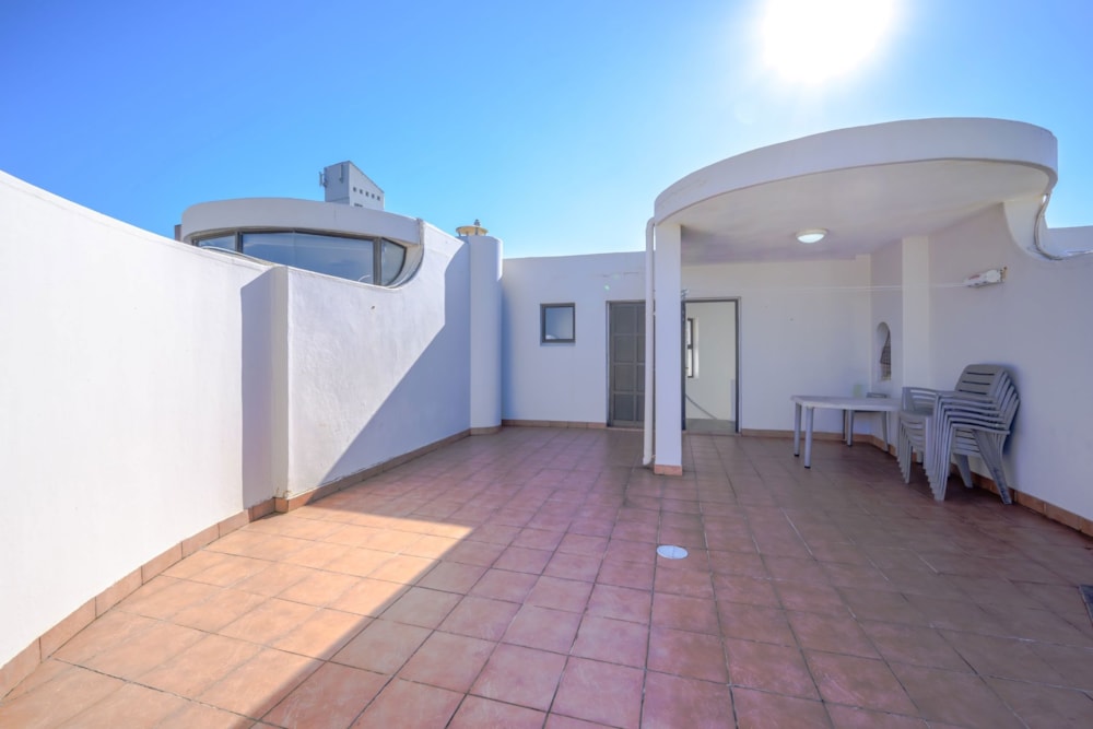 Multi-storey apartment for sale in Umdloti Beach - 1ND1700438 Multi-storey apartment for sale in Umdloti Beach - 1ND1700438