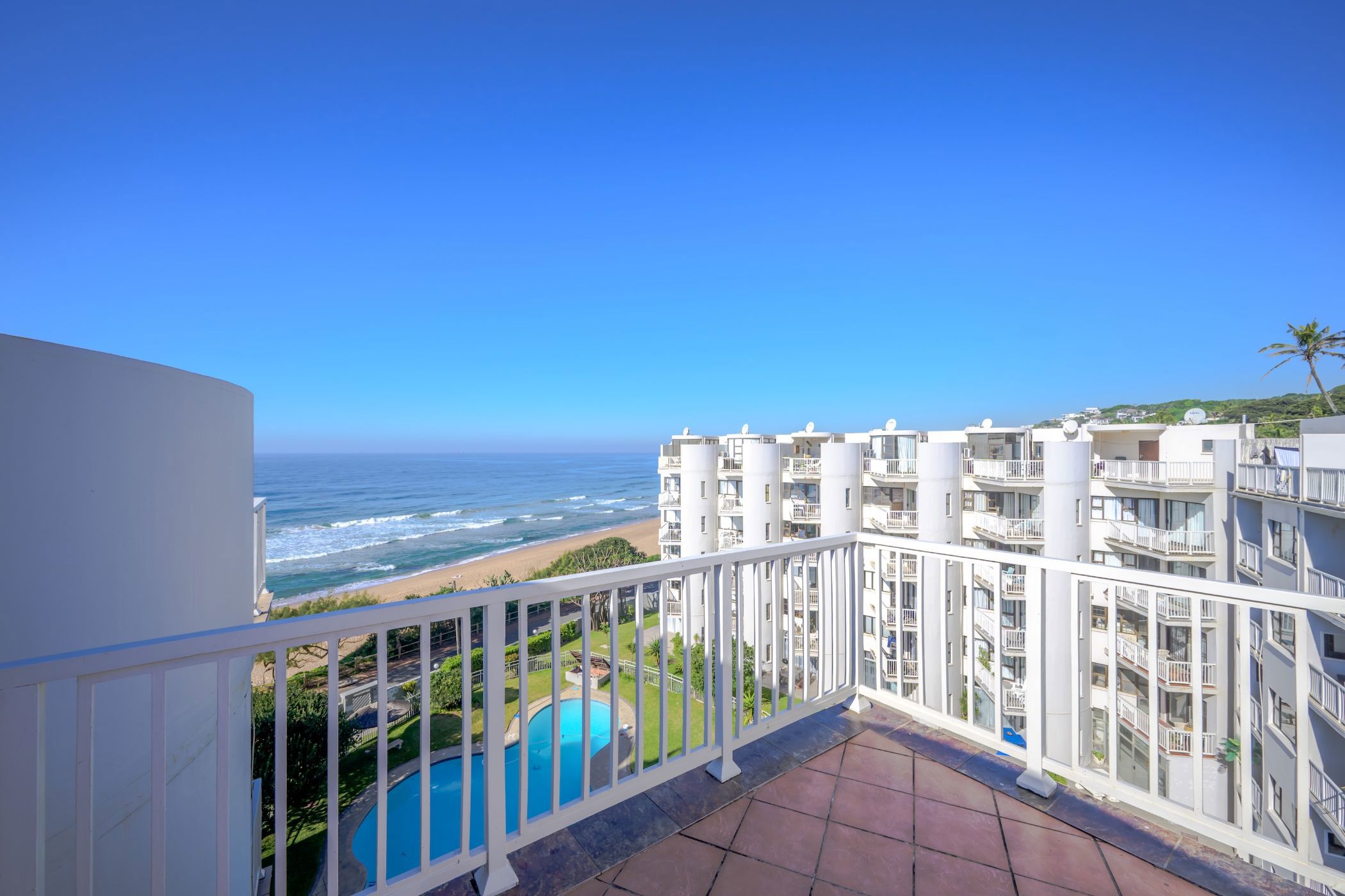 Multi-storey apartment for sale in Umdloti Beach - 1ND1700438