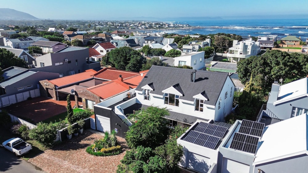 Double-storey house sold in Onrus - HF1699271 Double-storey house sold in Onrus - HF1699271