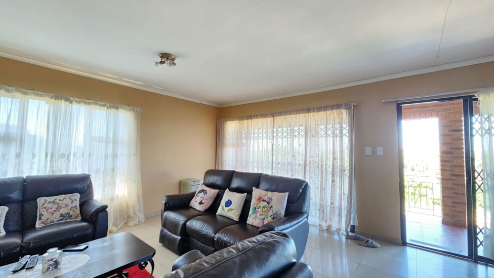 Double-storey house for sale in Sea Park, Umtentweni - 1PSH1701038 Double-storey house for sale in Sea Park, Umtentweni - 1PSH1701038