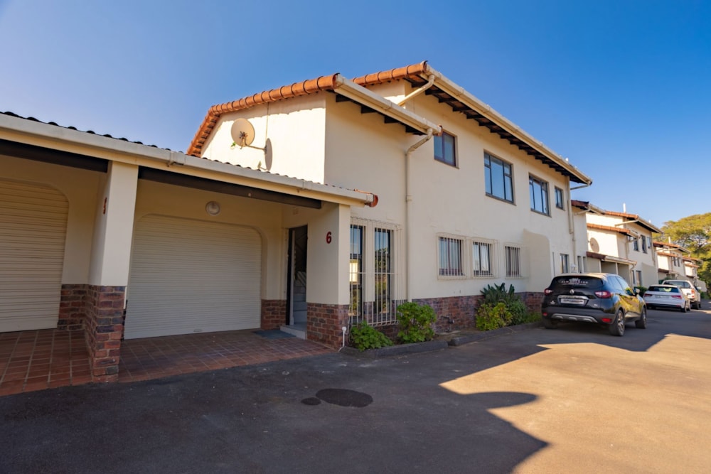 Double-storey apartment for sale in Umtentweni - 1PSH1740447 Double-storey apartment for sale in Umtentweni - 1PSH1740447