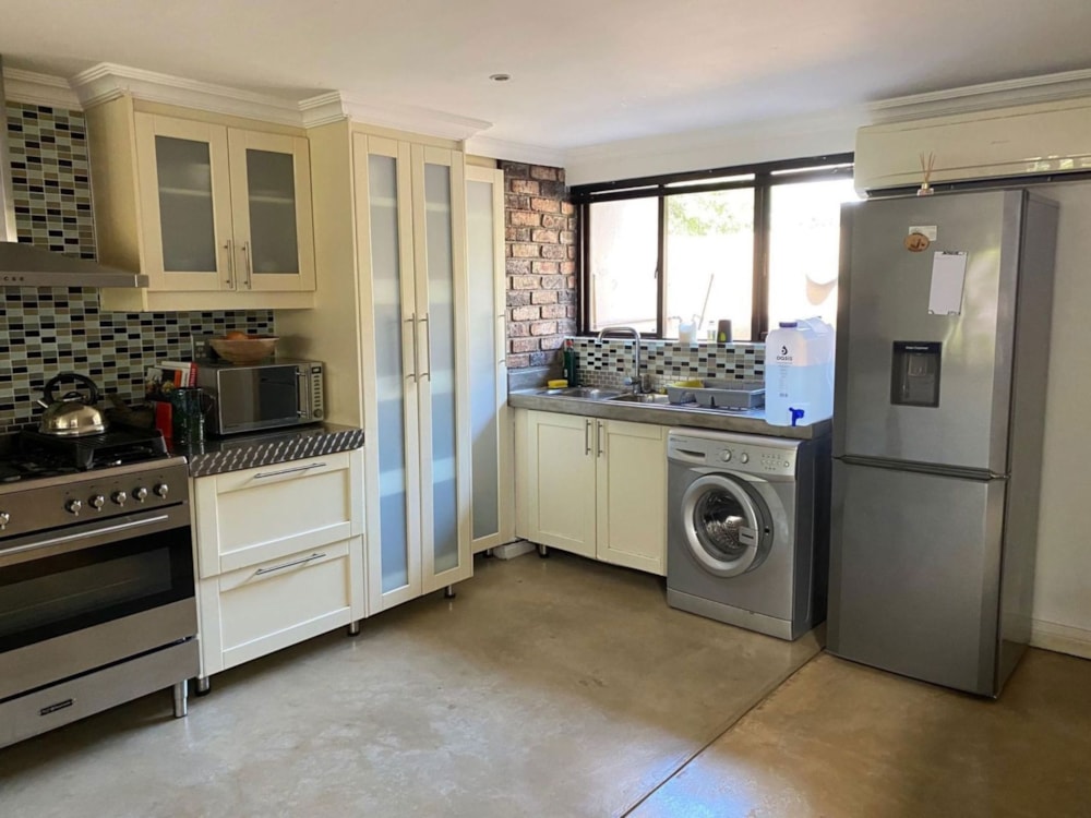 Security complex home let in Hoedspruit - 1HS1701782 Security complex home let in Hoedspruit - 1HS1701782