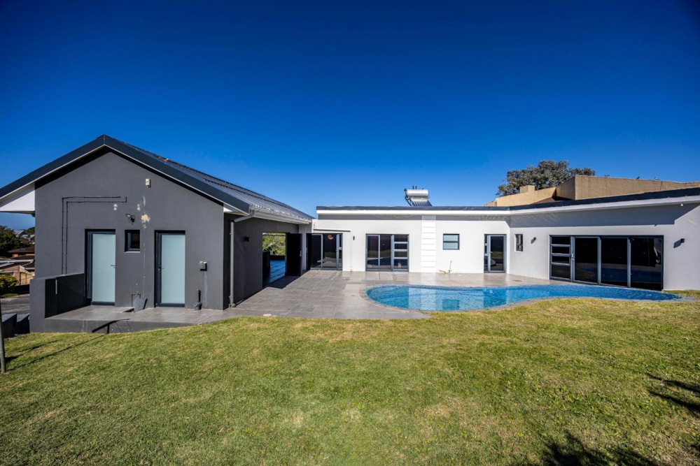 House for sale in Beacon Bay - 1EZ1699870 House for sale in Beacon Bay - 1EZ1699870