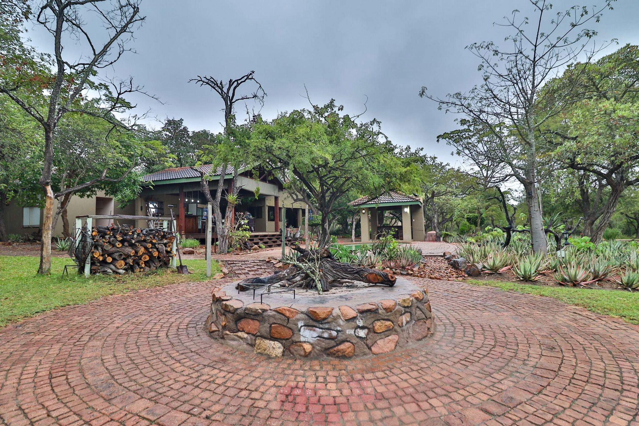 Game lodge for sale in Hectorspruit - 1NK1700009