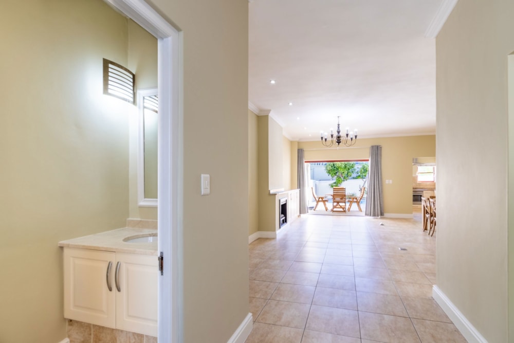 Double-storey apartment let in Franschhoek - FWL1710115 Double-storey apartment let in Franschhoek - FWL1710115