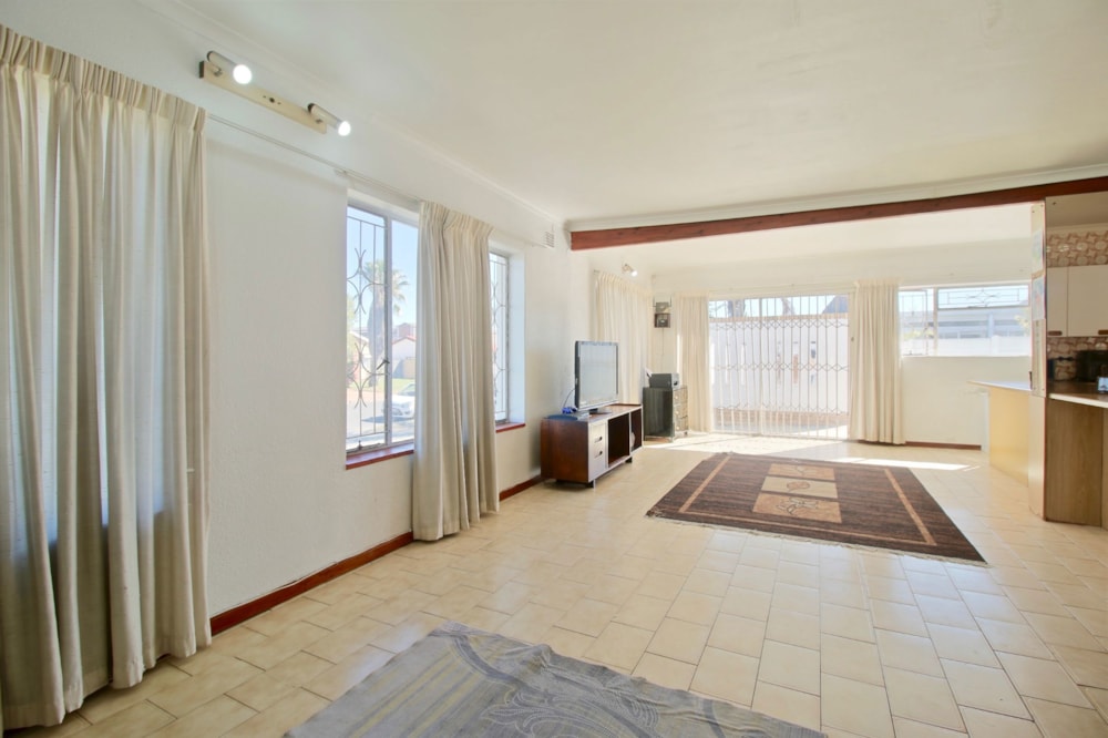 House for sale in Bothasig - 1PLA1698607