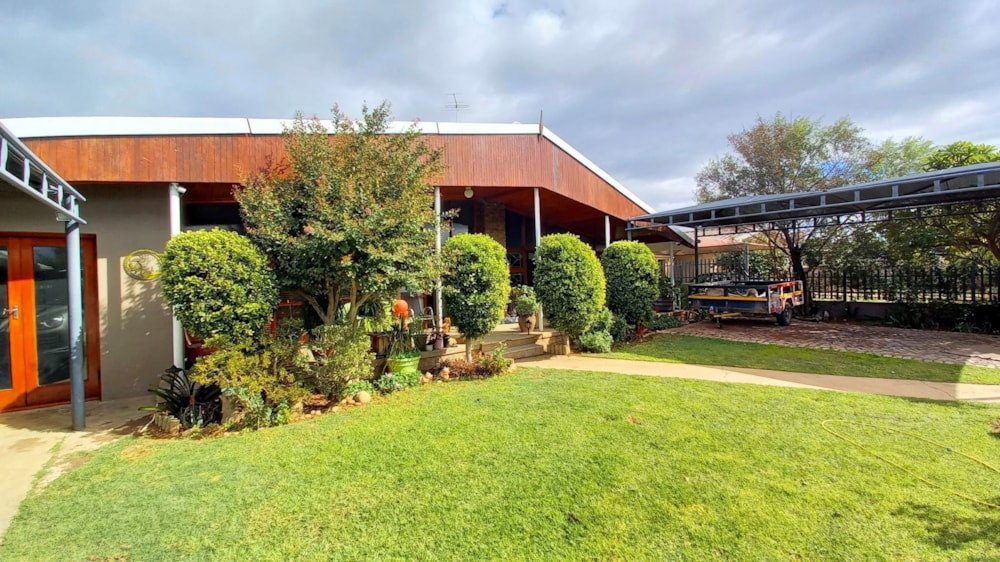 House for sale in West Bank, Oudtshoorn - 1OU1699399