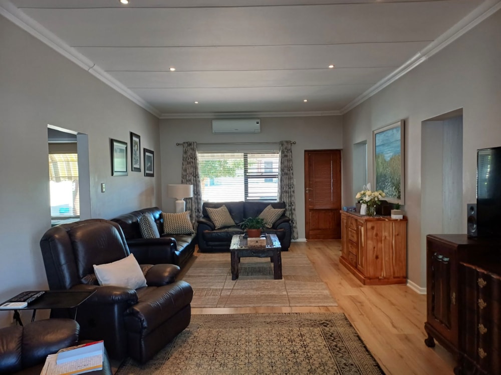 House for sale in West Bank, Oudtshoorn - 1OU1700364