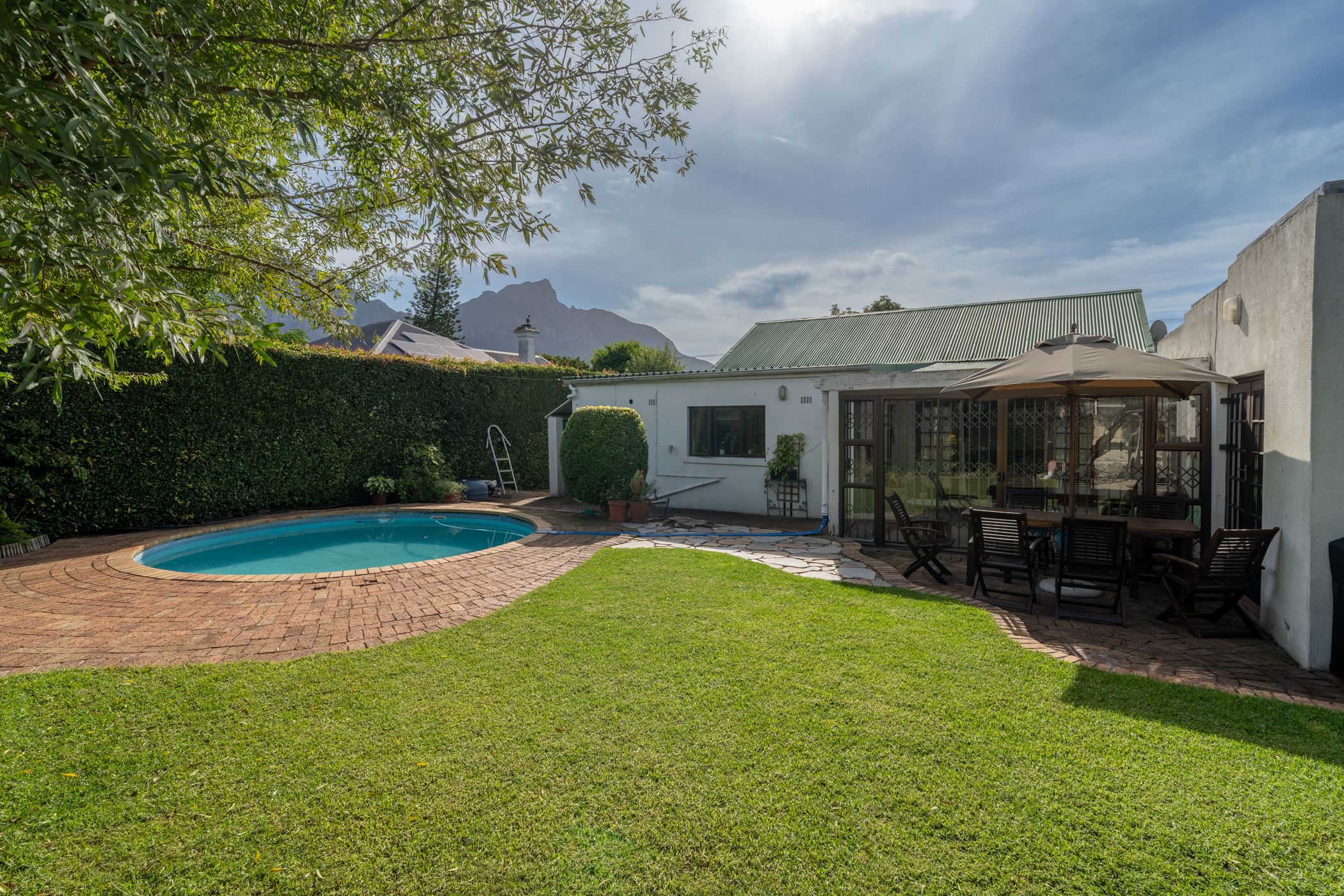 House sold in Claremont, Cape Town - KW1700374