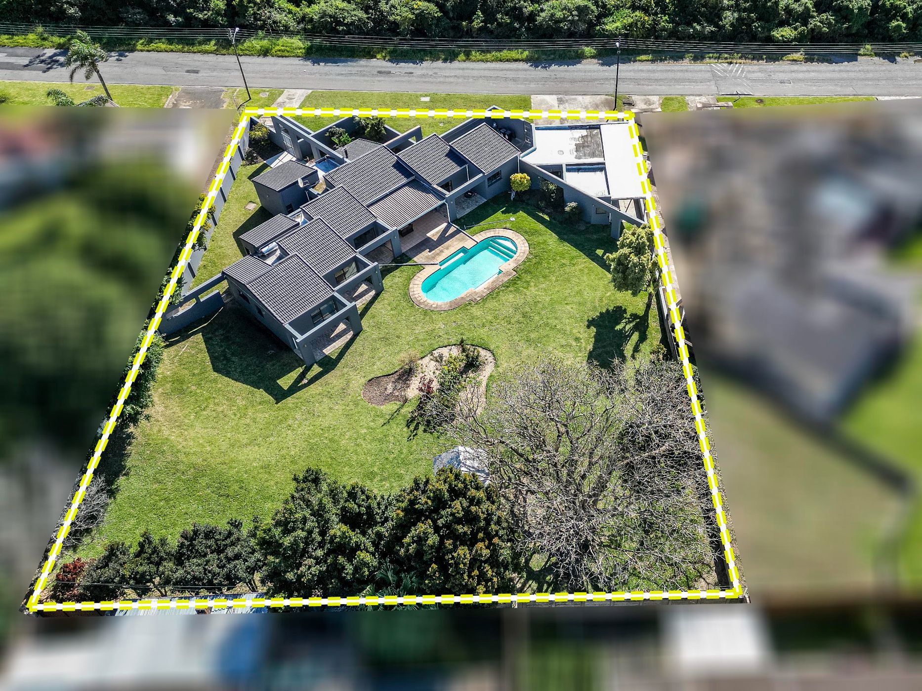 House for sale in Beacon Bay - 1EZ1702323