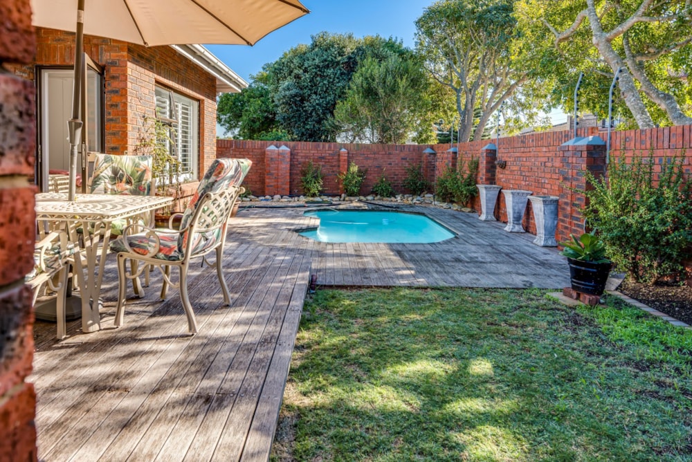 Townhouse for sale in Summerstrand - 1PLZ1702284