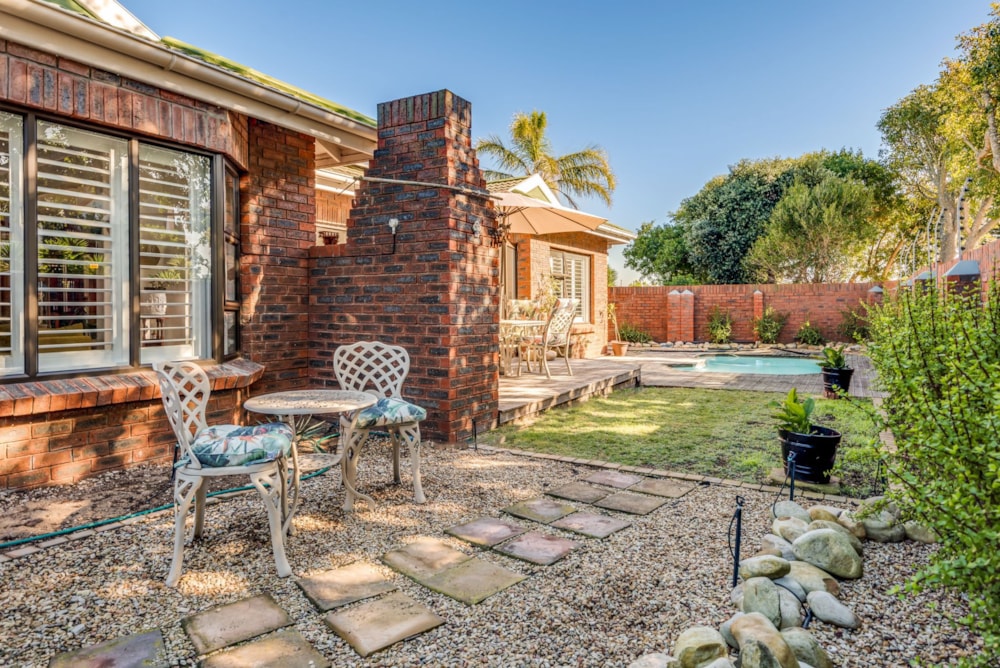 Townhouse for sale in Summerstrand - 1PLZ1702284