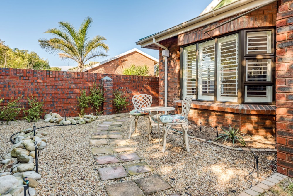 Townhouse for sale in Summerstrand - 1PLZ1702284