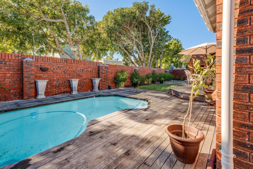 Townhouse for sale in Summerstrand - 1PLZ1702284