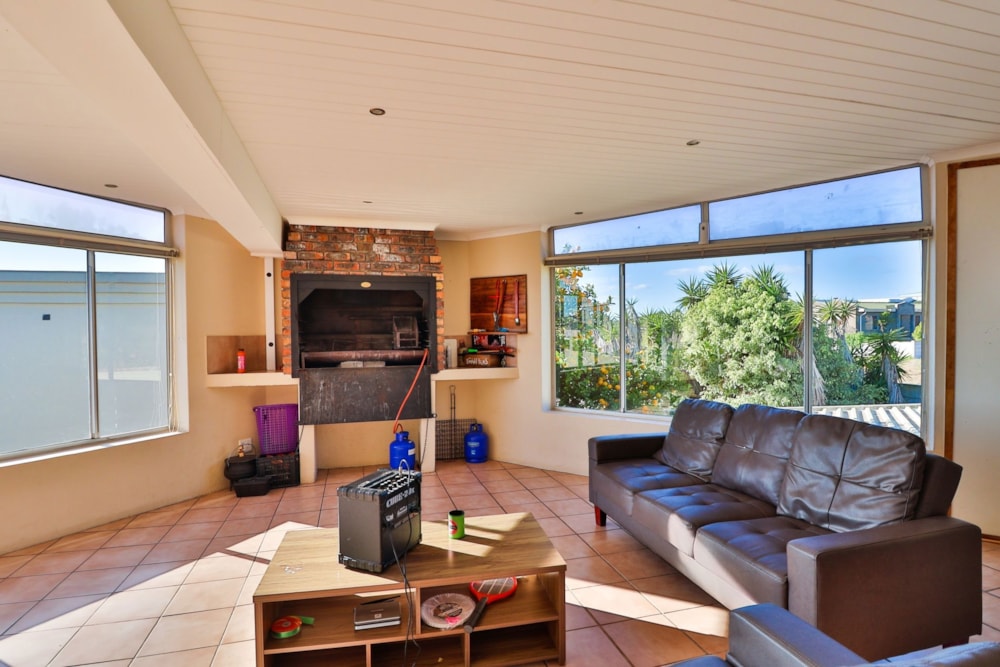 House for sale in Middedorp, Langebaan - LA1702481