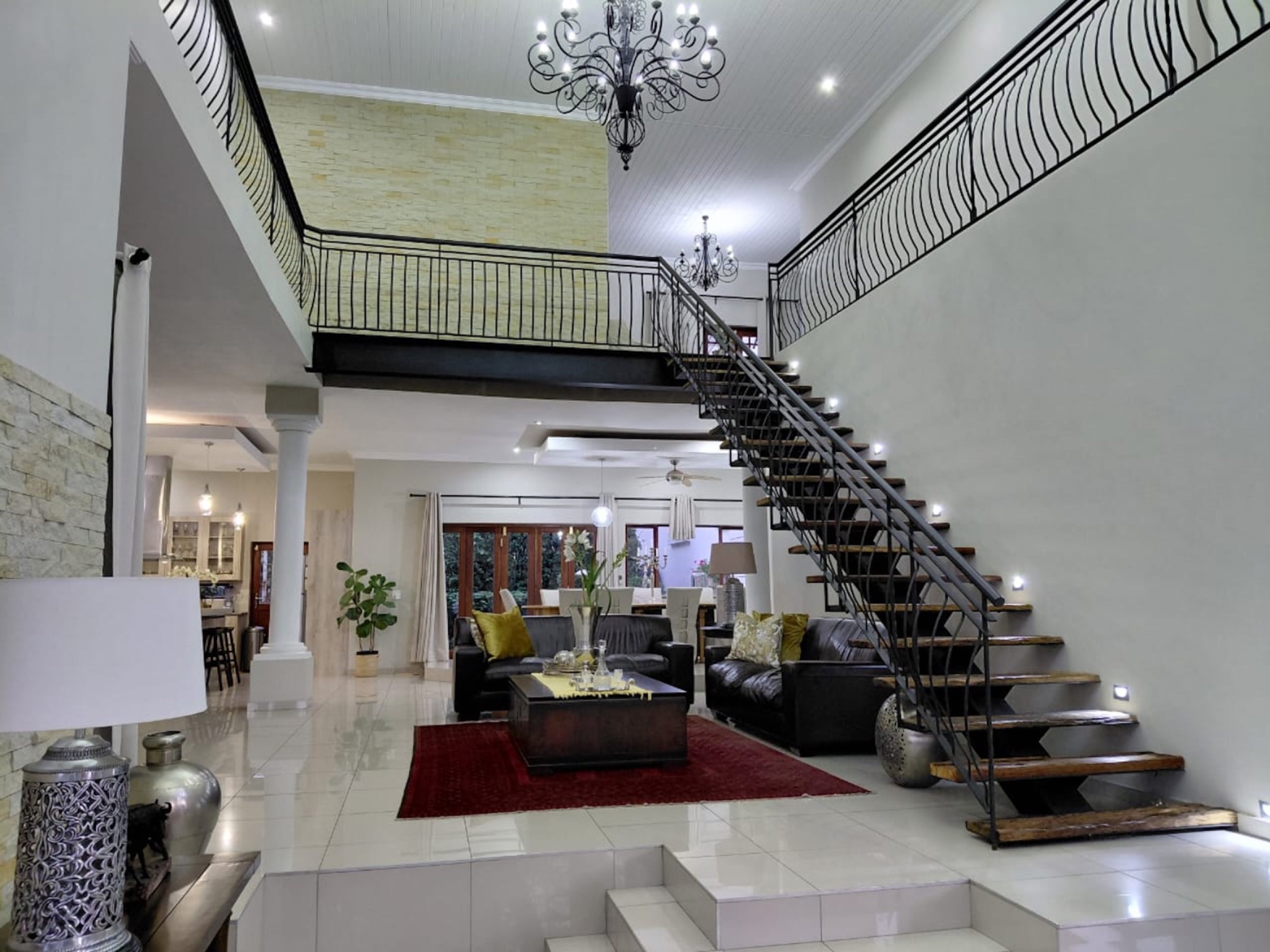 Guesthouse for sale in Groenkloof - PT1565380