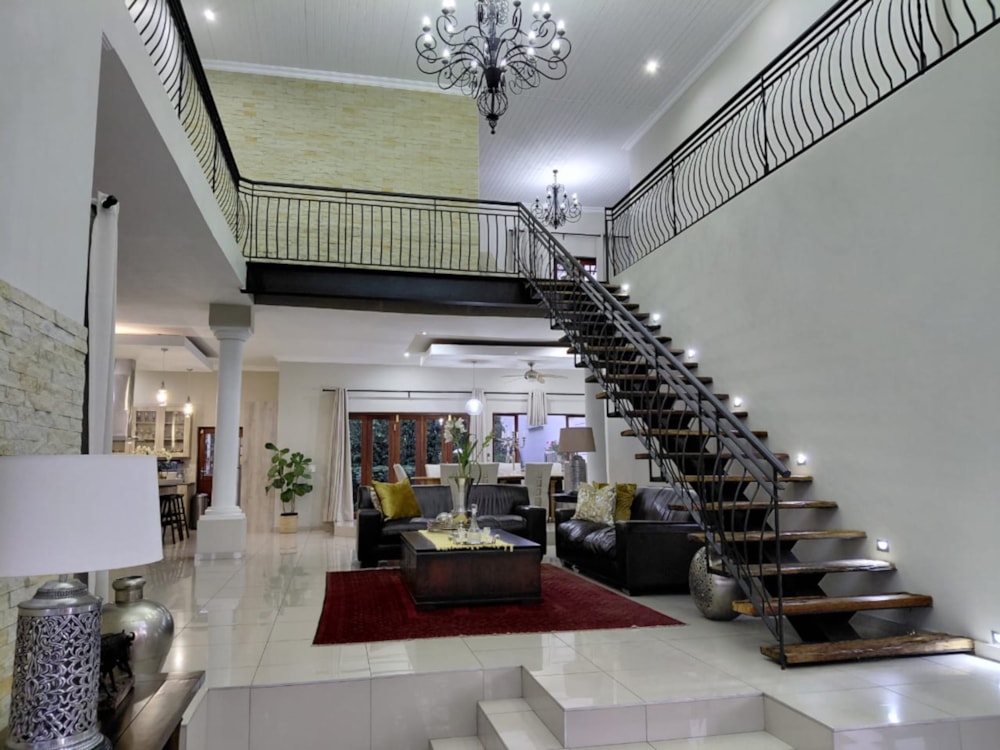 Guesthouse for sale in Groenkloof - PT1565380