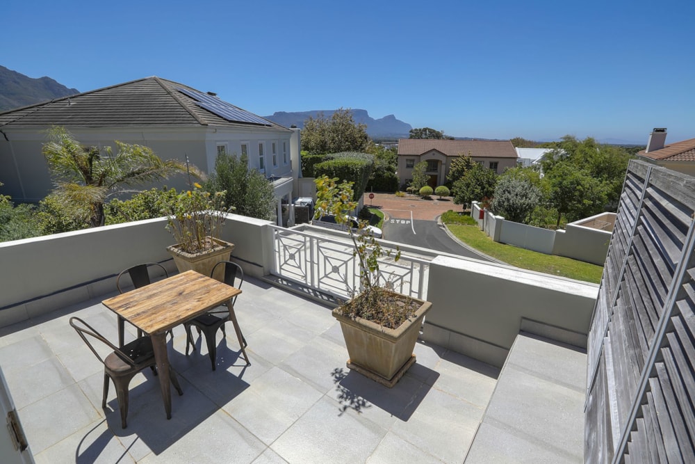 Security estate home for sale in Silvertree Estate - KW1701527