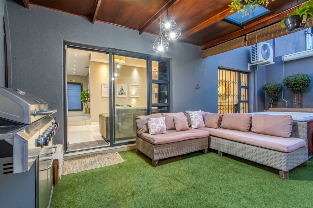 Townhouse for sale in Oaklands, Johannesburg - HP1701071