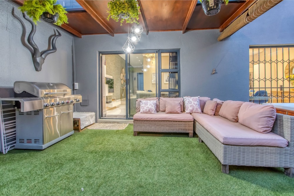 Townhouse for sale in Oaklands, Johannesburg - HP1701071