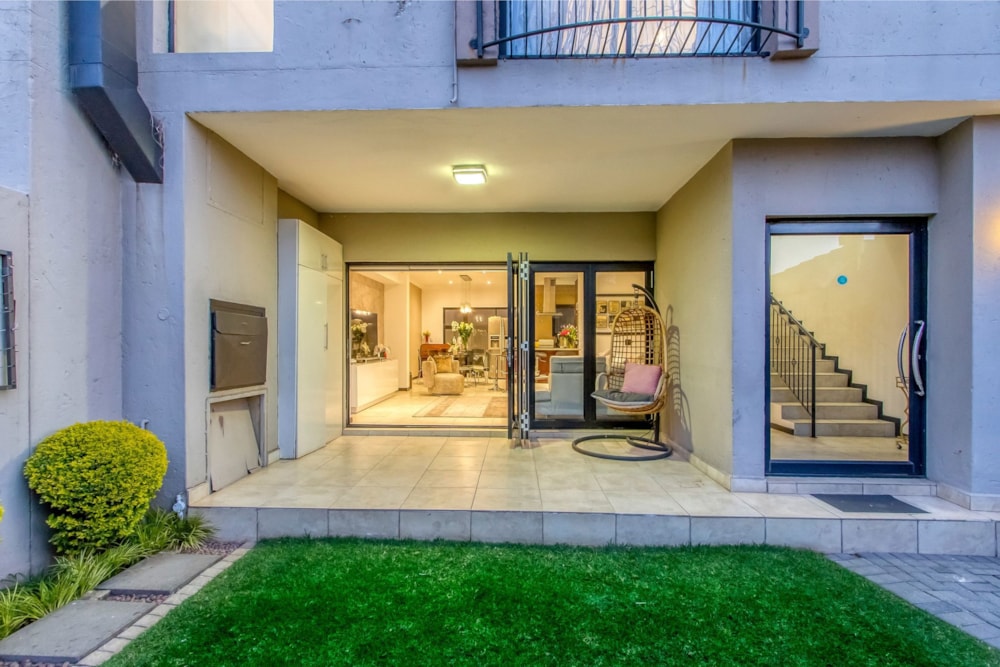 Security complex home for sale in Victoria - HP1700973 Security complex home for sale in Victoria - HP1700973