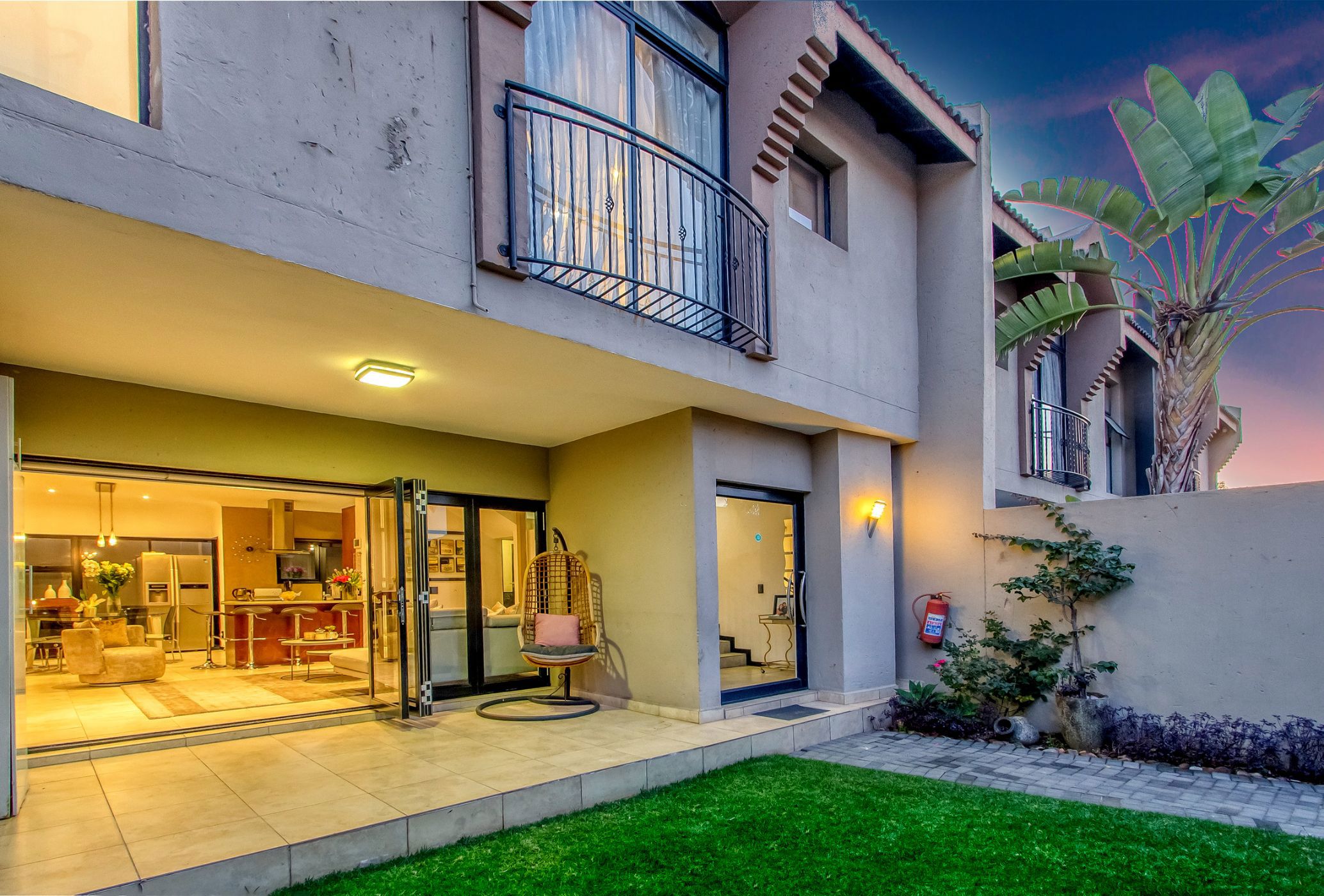 Security complex home for sale in Victoria - HP1700973