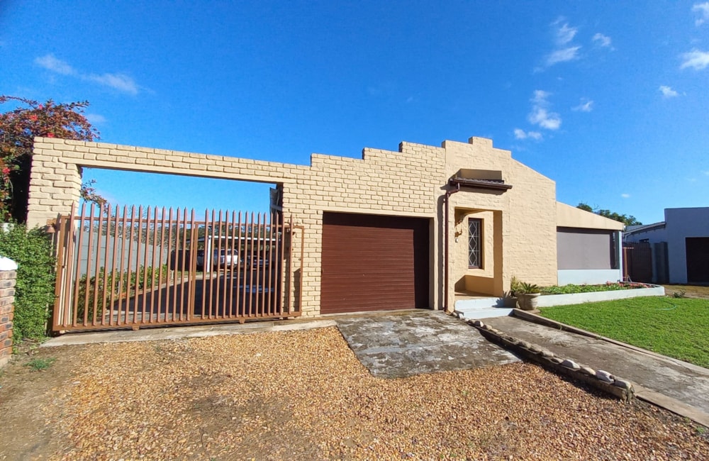 Double-storey house for sale in Heidelberg, Garden Route - 1SR1702441