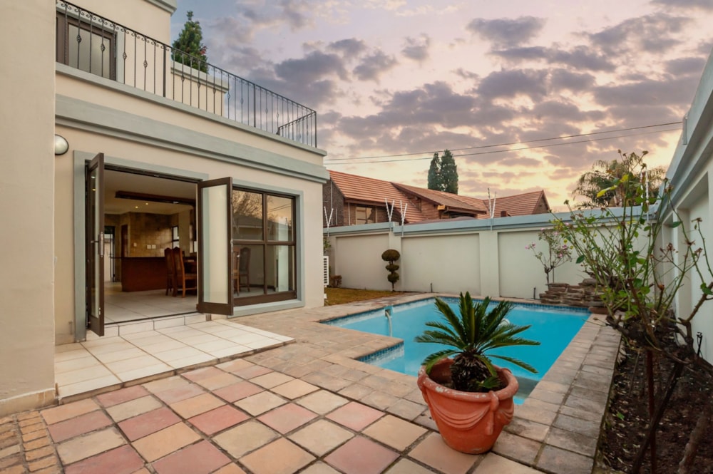 Double-storey cluster for sale in Bedfordview - BED1705234