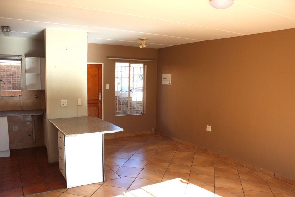 Townhouse for sale in Strubensvalley - RDT1677728 Townhouse for sale in Strubensvalley - RDT1677728