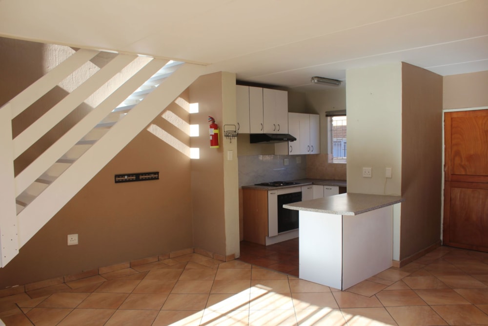 Townhouse for sale in Strubensvalley - RDT1677728 Townhouse for sale in Strubensvalley - RDT1677728