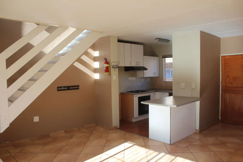 Townhouse for sale in Strubensvalley - RDT1677728 Townhouse for sale in Strubensvalley - RDT1677728