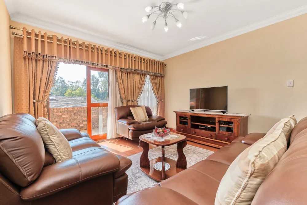 Apartment sold in River Club, Sandton - HP1703636 Apartment sold in River Club, Sandton - HP1703636