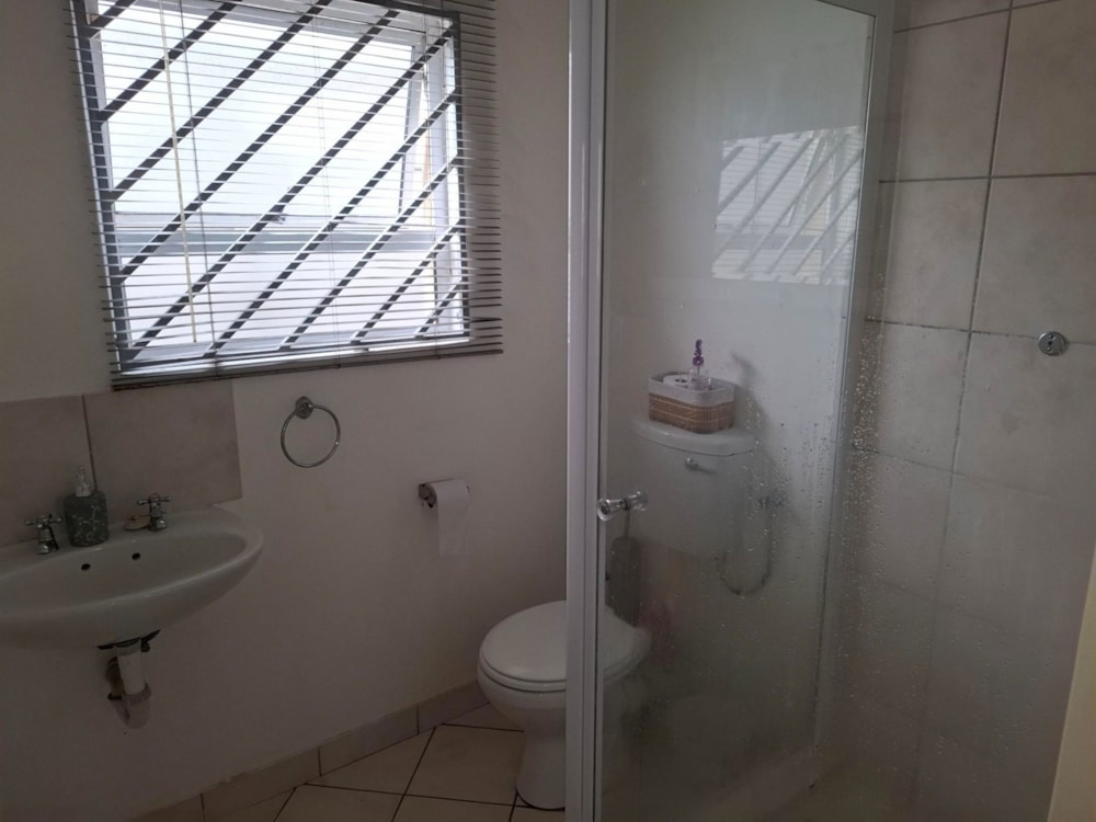 House let in Rondevlei Park - 1MN1703707