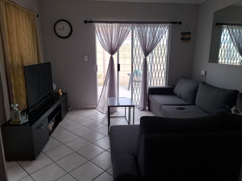 House let in Rondevlei Park - 1MN1703707