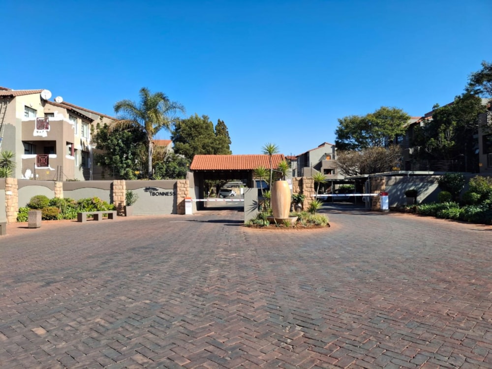 Apartment for sale in Lakefield - EN1701407