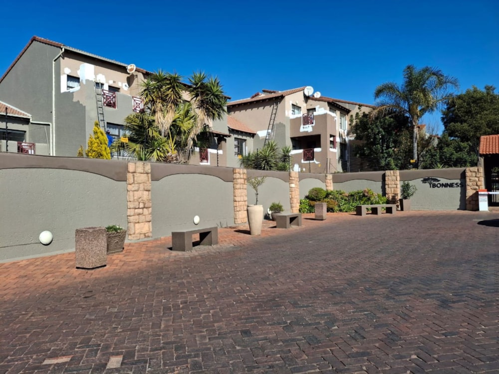 Apartment for sale in Lakefield - EN1701407