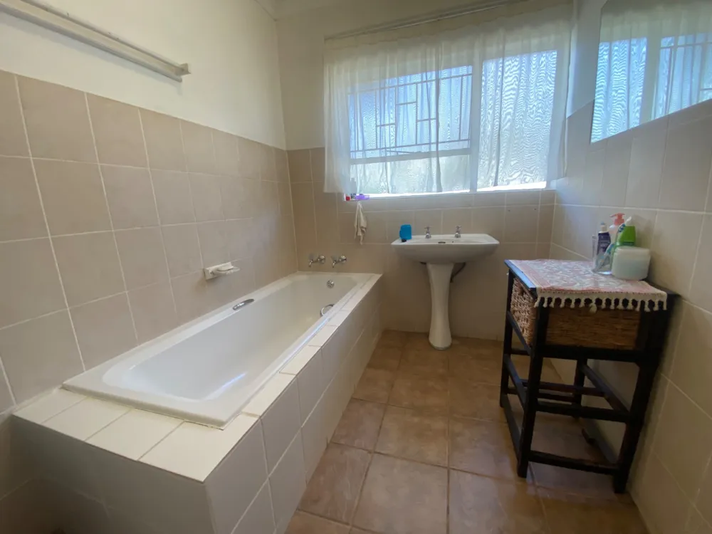 House for sale in Hutten Heights - 1NW1704057